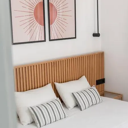 Airy Flat At Xenios Avlais Αλυκανάς