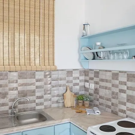Airy Flat At Xenios Avlais Αλυκανάς